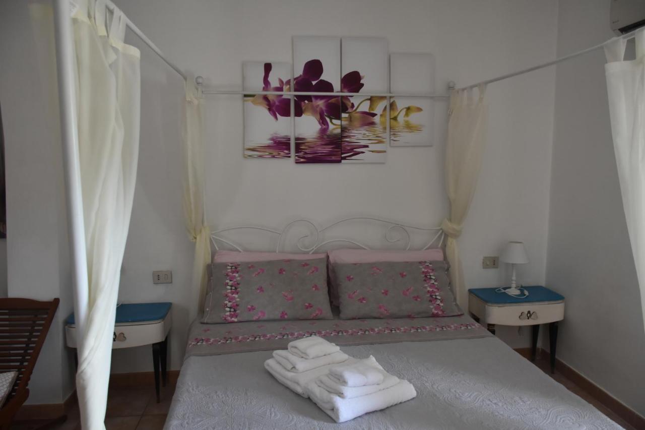 Bed And Breakfast Le Petunie Bari Sardo Eksteriør billede