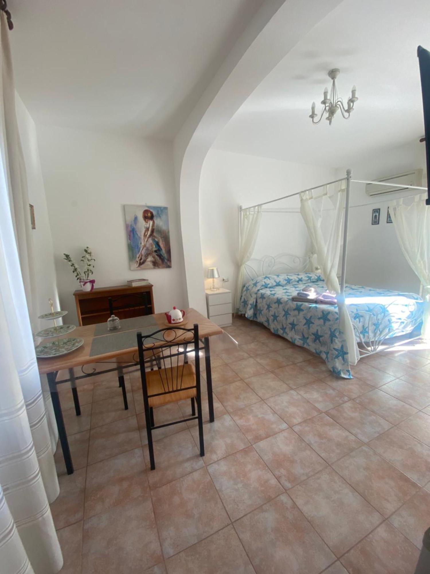 Bed And Breakfast Le Petunie Bari Sardo Eksteriør billede