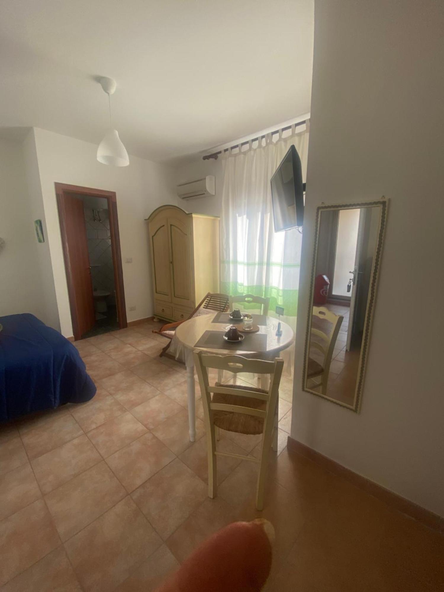 Bed And Breakfast Le Petunie Bari Sardo Eksteriør billede