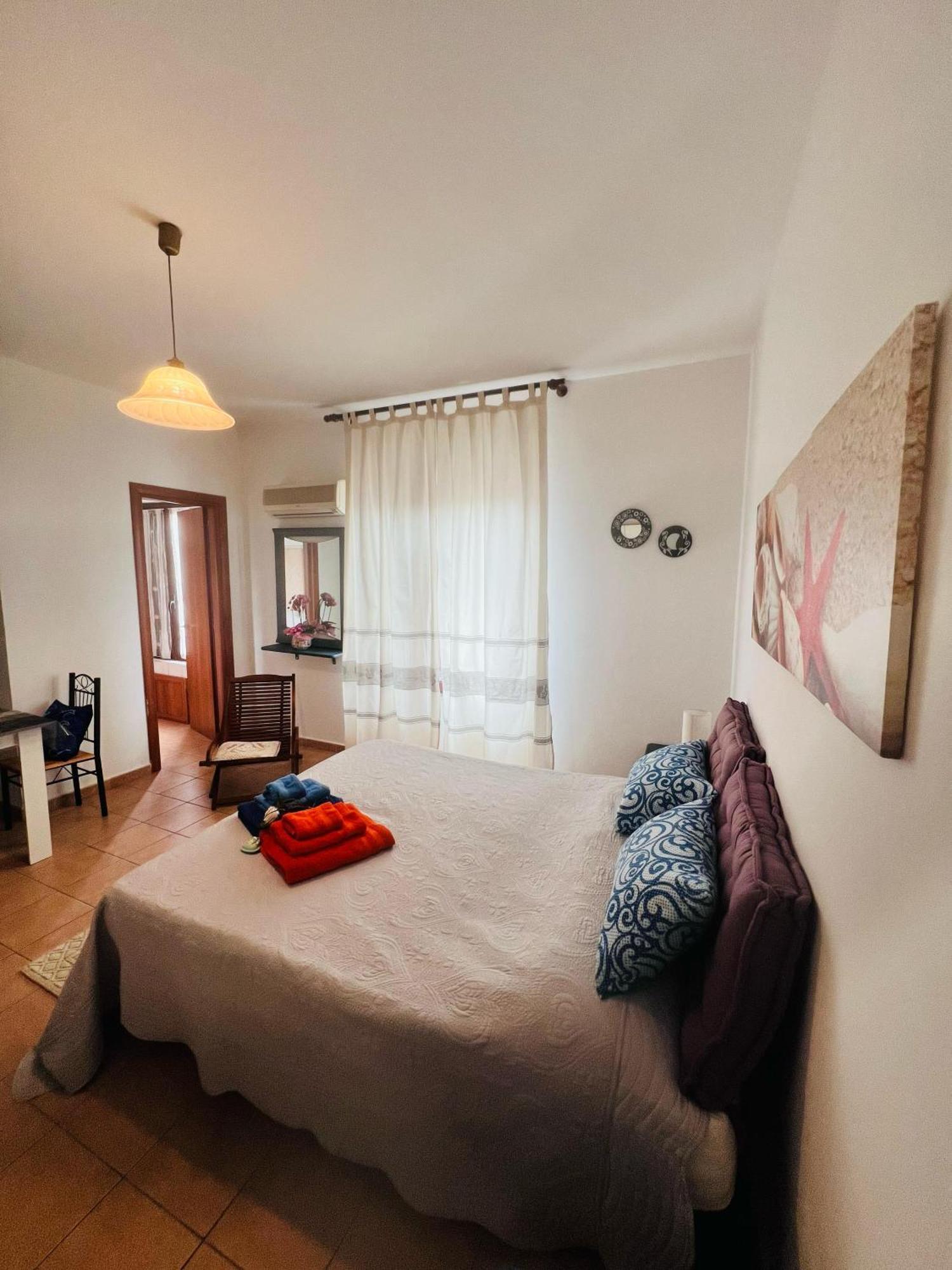 Bed And Breakfast Le Petunie Bari Sardo Eksteriør billede