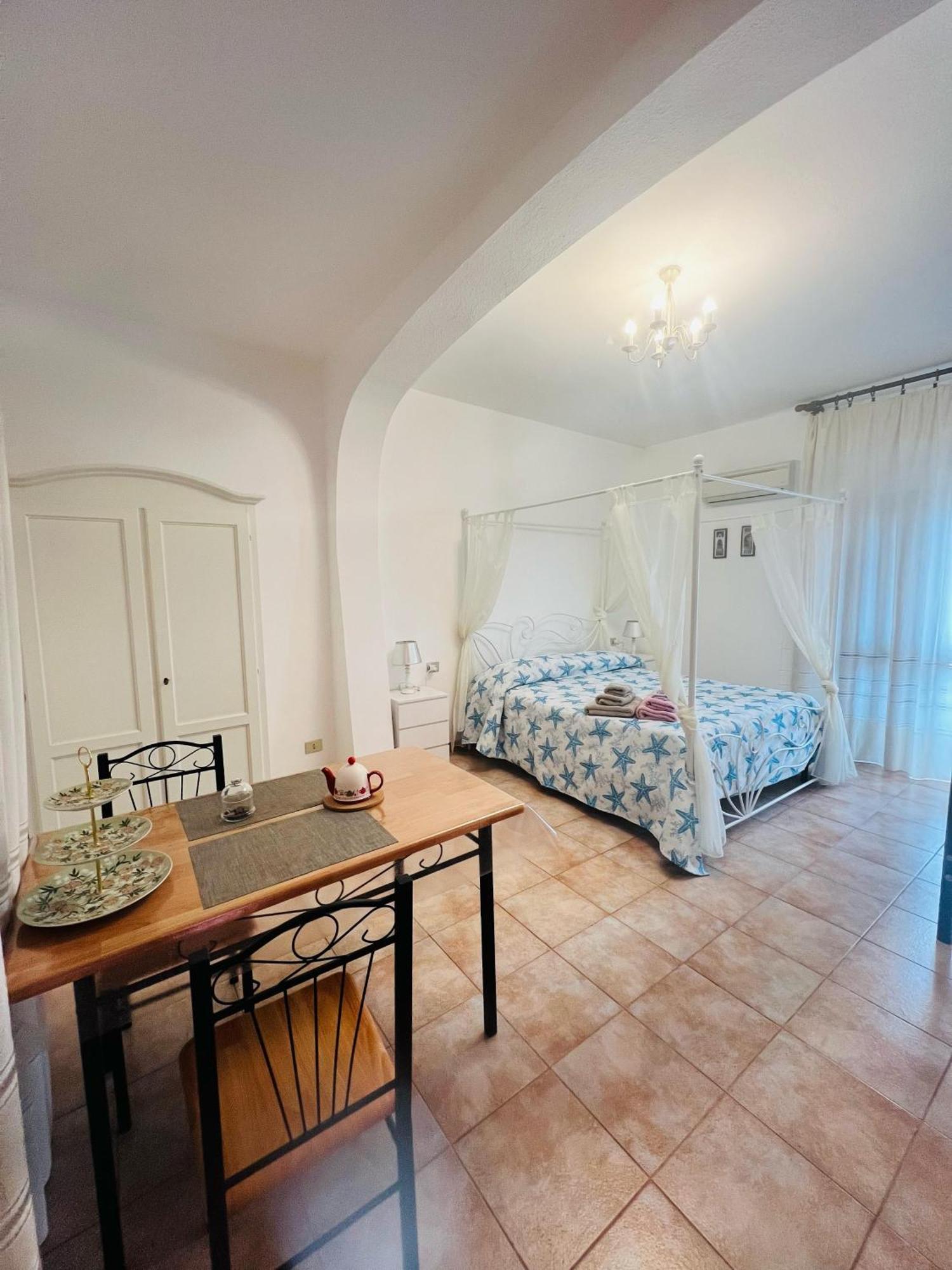 Bed And Breakfast Le Petunie Bari Sardo Eksteriør billede