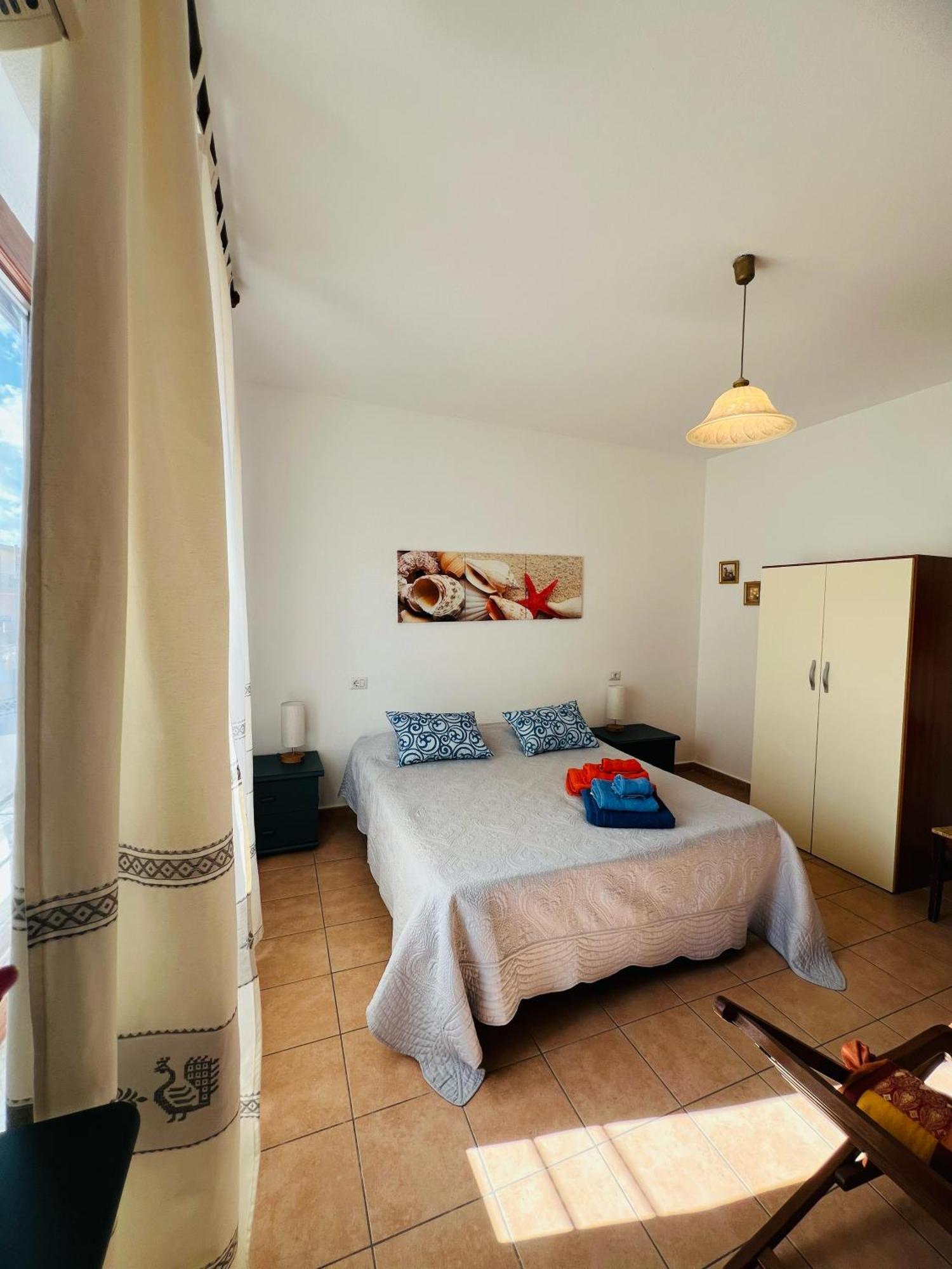 Bed And Breakfast Le Petunie Bari Sardo Eksteriør billede