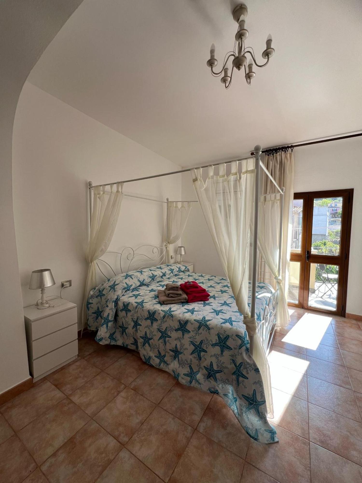 Bed And Breakfast Le Petunie Bari Sardo Eksteriør billede