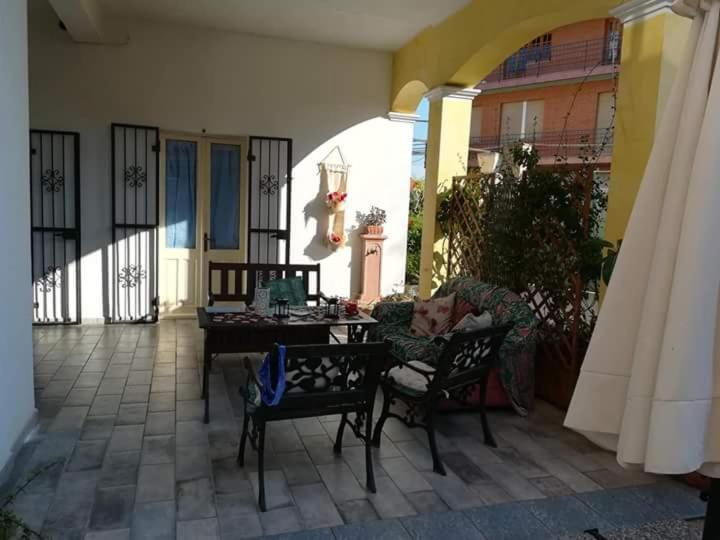 Bed And Breakfast Le Petunie Bari Sardo Eksteriør billede